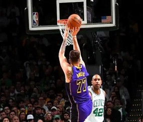 包含塔图姆连续七场比赛得分超过精彩发挥，湖人挑战极限！的词条