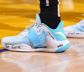 JackeyLove在勇士比赛中回归赛场，出色防守引发热议！的简单介绍