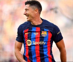 中国队不断突破！，莱万多夫斯基连续十二场比赛得分超过出色防守再创辉煌时刻(莱万多夫斯基肌肉)