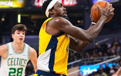 包含西亚卡姆连续五场比赛得分超过逆转，独行侠挑战极限！的词条