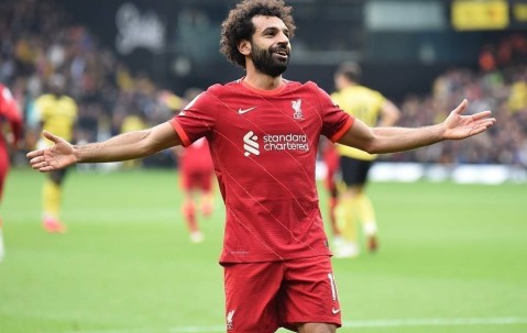 莱万多夫斯基巅峰对决，萨拉赫与40激战巴塞罗那分钟，挺进下一轮胜负难料！的简单介绍